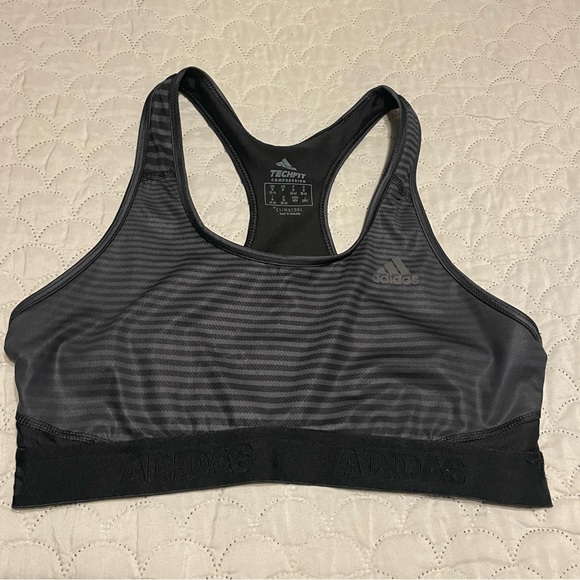 Adidas Medium Black Striped Sports Bra in Excellent Condition - Picture 1 of 3